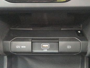 Kia Niro 64kWh 4+ (201 bhp) - LED - REVERSE CAM - NAV