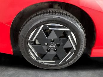 Nissan Leaf 39kWh Acenta (150 ps) - BLIND SPOT ASSIST - INTELLIGENT LANE INT