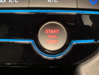 Jaguar F-PACE 2.0 D240 R-Sport AWD (240 ps) - XENONS - BLUETOOTH - CRUISE