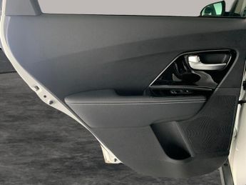 Kia Niro 64kWh 4+ (201 bhp) - LED - REVERSE CAM - NAV