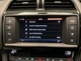 Jaguar F-PACE 2.0 D240 R-Sport AWD (240 ps) - XENONS - BLUETOOTH - CRUISE