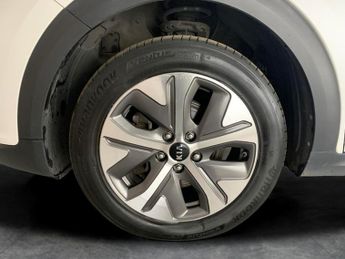 Kia Niro 64kWh 4+ (201 bhp) - LED - REVERSE CAM - NAV
