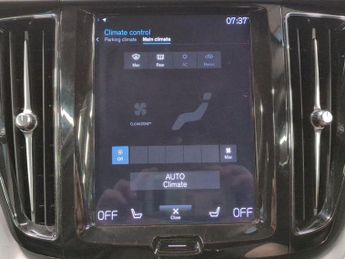 Volvo XC60 2.0 D4 Momentum (190 ps) - AUTO PARK - LED - HEATED LEATHER