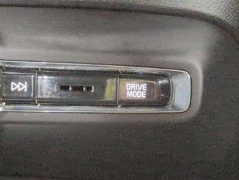 Volvo XC40 1.5h T4 Recharge 10.7kWh R-Design Plug-in (211 ps) - SENSUS SAT