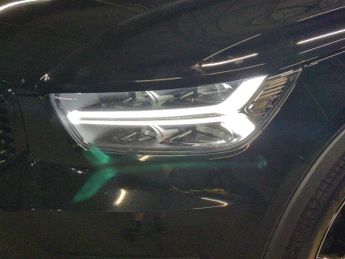 Volvo XC40 1.5h T4 Recharge 10.7kWh R-Design Plug-in (211 ps) - SENSUS SAT