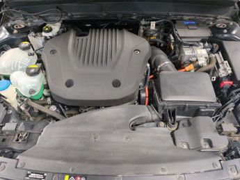 Volvo XC40 1.5h T4 Recharge 10.7kWh R-Design Plug-in (211 ps) - SENSUS SAT