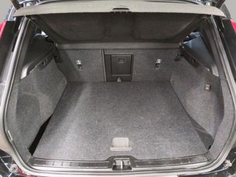 Volvo XC40 1.5h T4 Recharge 10.7kWh R-Design Plug-in (211 ps) - SENSUS SAT 