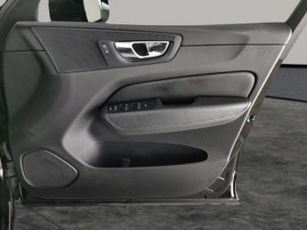 Volvo XC60 2.0 D4 Momentum (190 ps) - AUTO PARK - LED - HEATED LEATHER