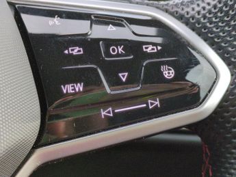 Volkswagen Golf 2.0 TSI GTI DSG (245 ps) - HEATED STEERING - BLUETOOTH - DIGITAL