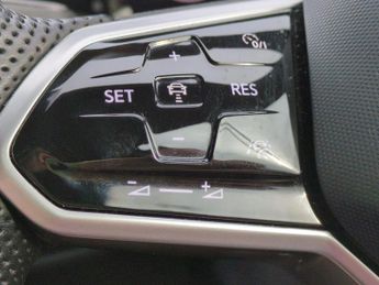 Volkswagen Golf 2.0 TSI GTI DSG (245 ps) - HEATED STEERING - BLUETOOTH - DIGITAL