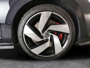 Volkswagen Golf 2.0 TSI GTI DSG (245 ps) - HEATED STEERING - BLUETOOTH - DIGITAL