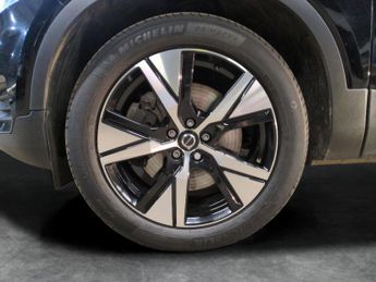 Volvo XC40 1.5h T4 Recharge 10.7kWh R-Design Plug-in (211 ps) - SENSUS SAT 