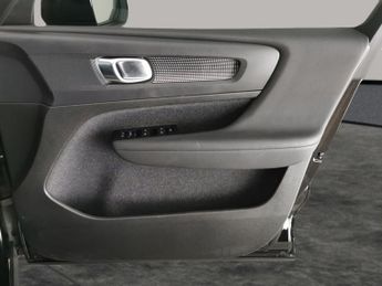 Volvo XC40 1.5h T4 Recharge 10.7kWh R-Design Plug-in (211 ps) - SENSUS SAT