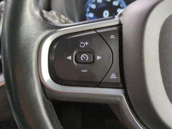 Volvo XC60 2.0 D4 Momentum (190 ps) - AUTO PARK - LED - HEATED LEATHER