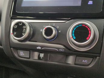 Honda Jazz 1.3 i-VTEC SE CVT (102 ps) - SPEED LIMIT RECOG - PARK SENSORS