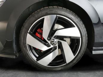 Volkswagen Golf 2.0 TSI GTI DSG (245 ps) - HEATED STEERING - BLUETOOTH - DIGITAL