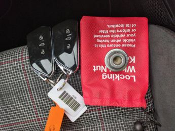 Volkswagen Golf 2.0 TSI GTI DSG (245 ps) - HEATED STEERING - BLUETOOTH - DIGITAL