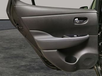 Nissan Leaf 39kWh Tekna (150 ps) - LED - NAV - LANE DEPARTURE