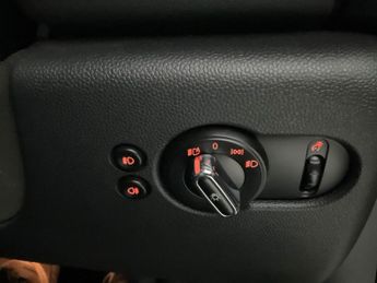 Mini Convertible 1.5 Cooper Convertible (136 ps) - PARK SENSORS - CLIMATE CONTROL