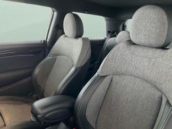 Mini Electric Hatch Cooper SE 32.6kWh Level 2 (184 ps) - NAVIGATION PACK