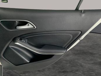 Mercedes-Benz GLA 1.6 GLA180 Urban Edition 7G-DCT (122 ps) - BLUETOOTH - KEYLESS-G