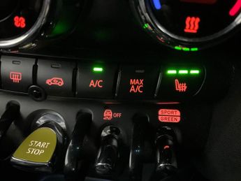 Mini Electric Hatch Cooper SE 32.6kWh Level 2 (184 ps) - NAVIGATION PACK