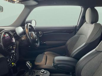 Mini Electric Hatch Cooper SE 32.6kWh Level 2 (184 ps) - NAVIGATION PACK