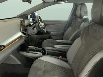 Volkswagen ID.4 Pure 52kWh Life (148 ps) - REVERSE CAM - HEATED SEATS - ALCANTAR