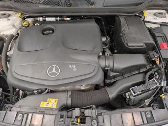 Mercedes-Benz GLA 1.6 GLA180 Urban Edition 7G-DCT (122 ps) - BLUETOOTH - KEYLESS-G