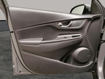 Hyundai Kona 64kWh Premium (7kW Charger) (204 ps) - BLIND SPOT ASSIST - LANE 