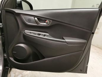 Hyundai Kona 64kWh Premium (7kW Charger) (204 ps) - BLIND SPOT ASSIST - LANE