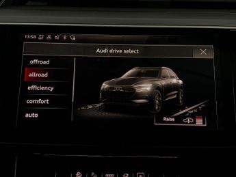 Audi e-tron 50 Technik quattro 71.2kWh (11kW Charger) (313 ps) - LED - REVER