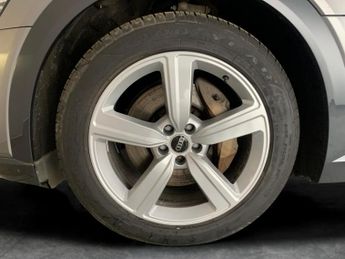 Audi e-tron 50 Technik quattro 71.2kWh (11kW Charger) (313 ps) - LED - REVER