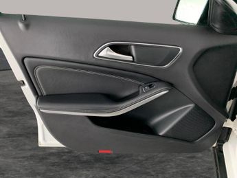 Mercedes-Benz GLA 1.6 GLA180 Urban Edition 7G-DCT (122 ps) - BLUETOOTH - KEYLESS-G