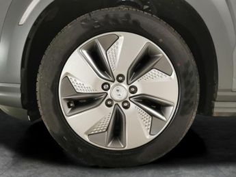 Hyundai Kona 64kWh Premium (7kW Charger) (204 ps) - BLIND SPOT ASSIST - LANE 