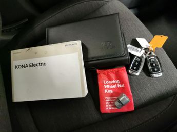 Hyundai Kona 64kWh Premium (7kW Charger) (204 ps) - BLIND SPOT ASSIST - LANE 