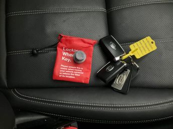 Land Rover Range Rover Velar 2.0 D200 MHEV R-Dynamic SE 4WD (204 ps) - LED - MERIDIAN AUDIO