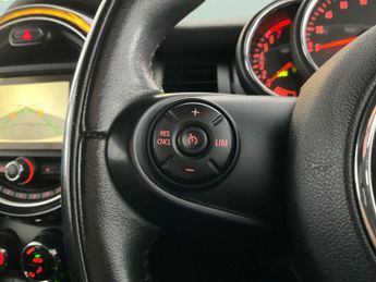 Mini Convertible 1.5 Cooper Convertible (136 ps) - PARK SENSORS - CLIMATE CONTROL