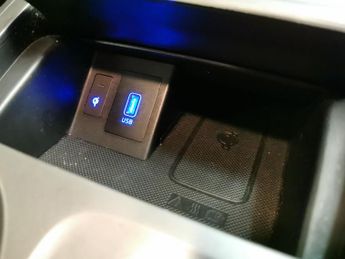 Hyundai Kona 64kWh Premium (7kW Charger) (204 ps) - BLIND SPOT ASSIST - LANE