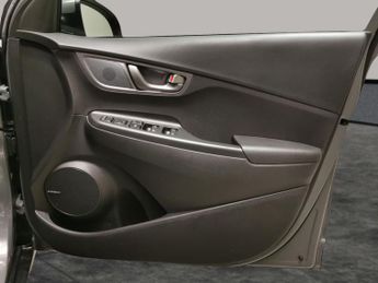 Hyundai Kona 64kWh Premium (7kW Charger) (204 ps) - BLIND SPOT ASSIST - LANE 