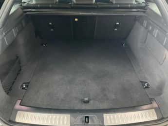 Land Rover Range Rover Velar 2.0 D200 MHEV R-Dynamic SE 4WD (204 ps) - LED - MERIDIAN AUDIO