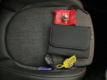 Mini Electric Hatch Cooper SE 32.6kWh Level 2 (184 ps) - NAVIGATION PACK