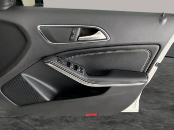 Mercedes-Benz GLA 1.6 GLA180 Urban Edition 7G-DCT (122 ps) - BLUETOOTH - KEYLESS-G