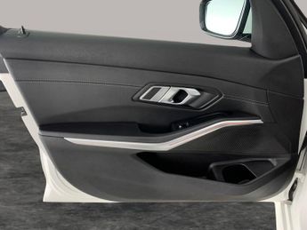 BMW 3 Series 2.0 320i M Sport xDrive (184 ps) - CARPLAY - ACTIVE LANE ASSIST 