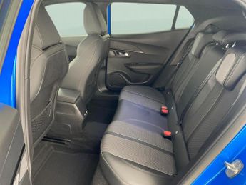 Peugeot E-2008 50kWh GT (7kW Charger) (136 ps) - REVERSE CAM - NAV - HEATED SEA