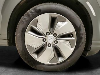 Hyundai Kona 64kWh Premium (7kW Charger) (204 ps) - BLIND SPOT ASSIST - LANE 