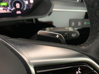 Audi e-tron 50 Technik quattro 71.2kWh (11kW Charger) (313 ps) - LED - REVER