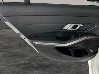 BMW 3 Series 2.0 320i M Sport xDrive (184 ps) - CARPLAY - ACTIVE LANE ASSIST