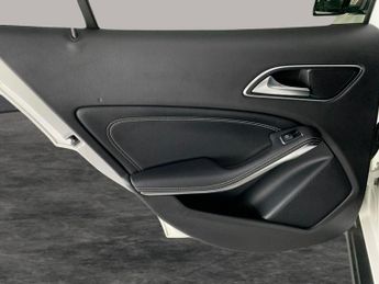 Mercedes-Benz GLA 1.6 GLA180 Urban Edition 7G-DCT (122 ps) - BLUETOOTH - KEYLESS-G