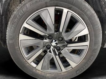 Peugeot E-2008 50kWh GT Premium (136 ps) - REVERSE CAM - ALCANTARA - NAV
